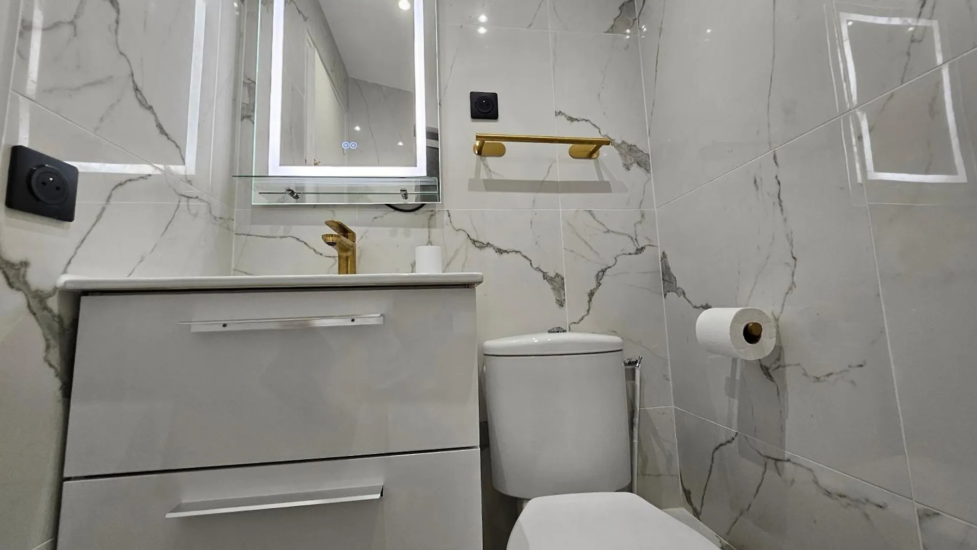Appartement Entier , 2 Chambres Paris 0*,  France